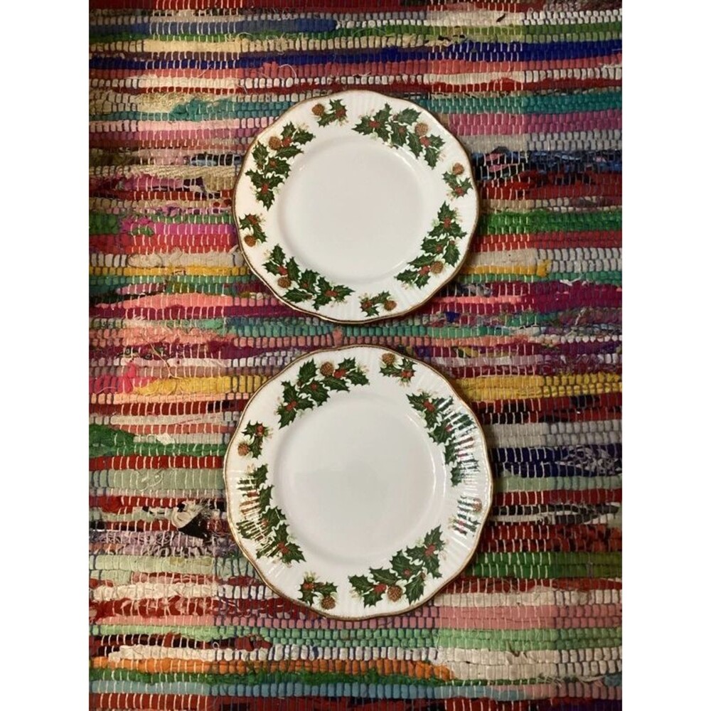 Rosina Co Fine Bone China Yuletide Pattern Plates 8.25" Made in England